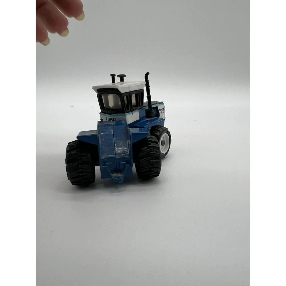 1/64 Ford FW-60 4WD‎ Tractor Grey Rim